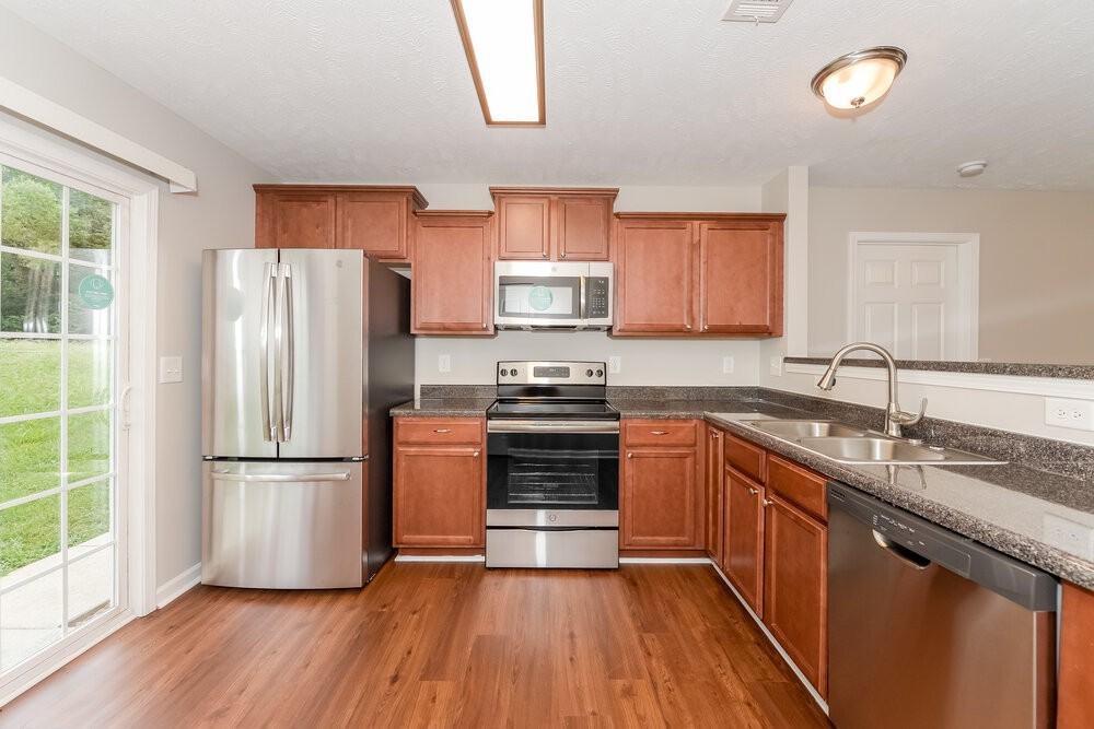925 Birchmill Pt S - Photo 6 of 16