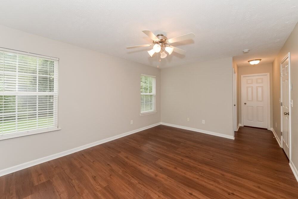 925 Birchmill Pt S - Photo 7 of 16