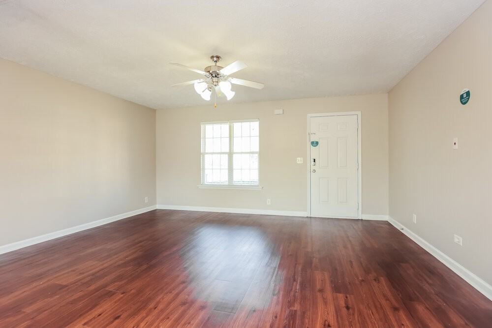 8813 Cressent Glen Ct - Photo 5 of 20