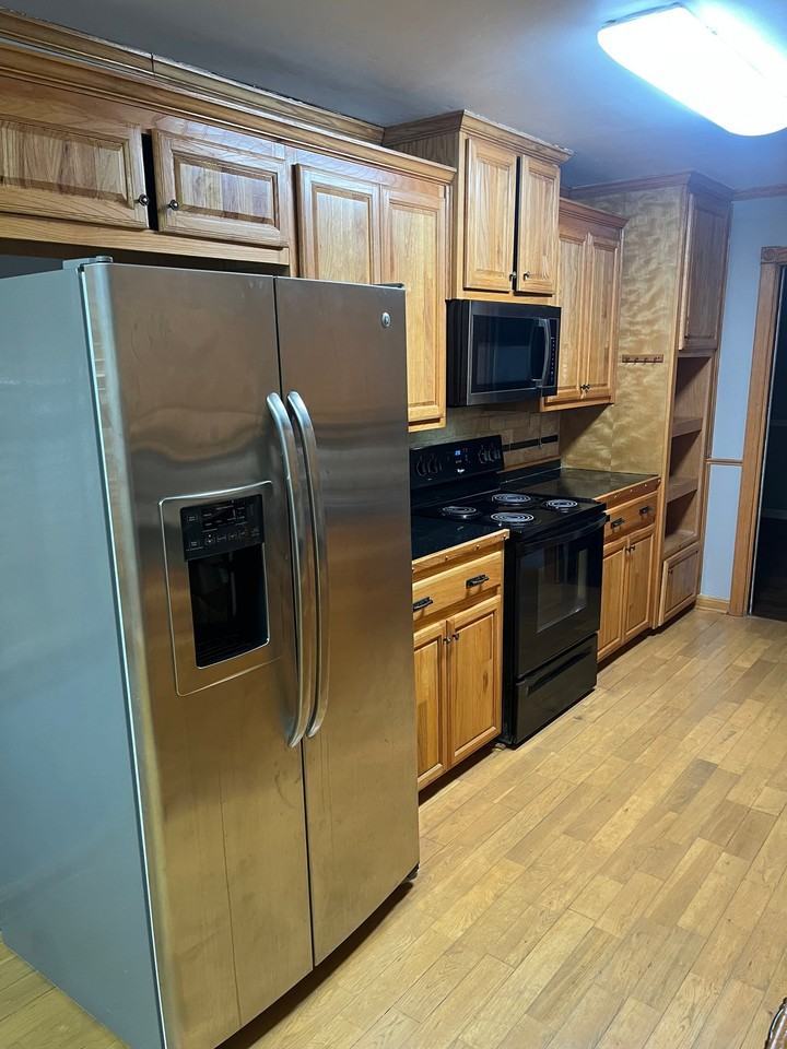 902 Silver Falls Rd - Photo 2 of 9