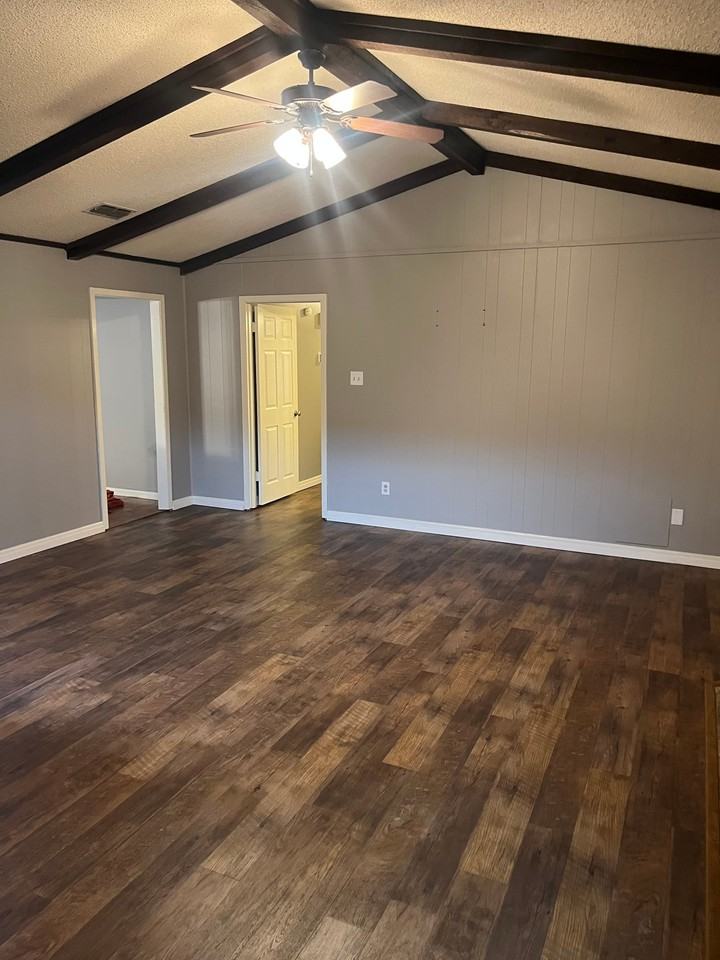 902 Silver Falls Rd - Photo 4 of 9