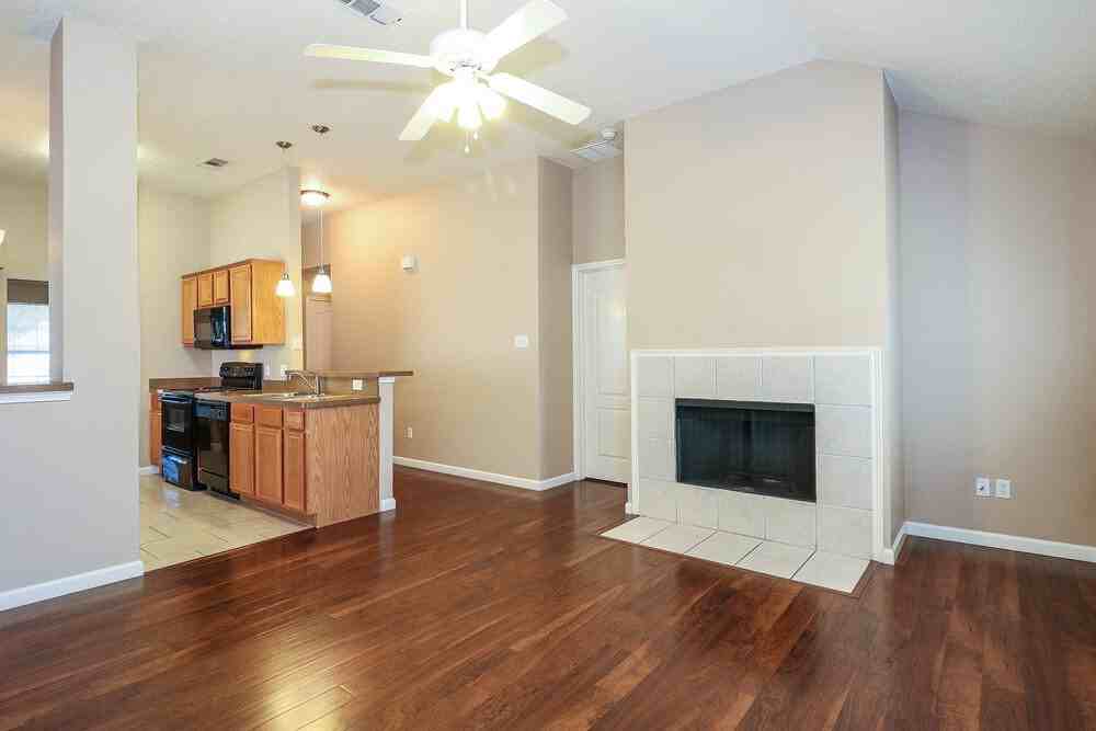 320 Montana Dr - Photo 2 of 18