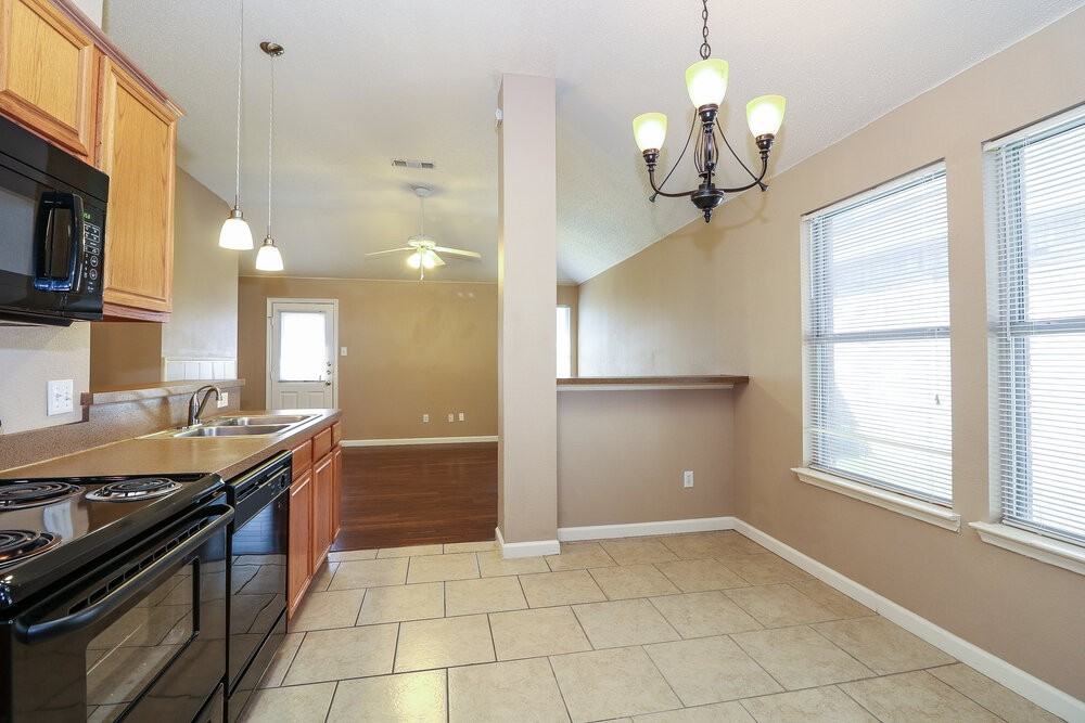 320 Montana Dr - Photo 4 of 18