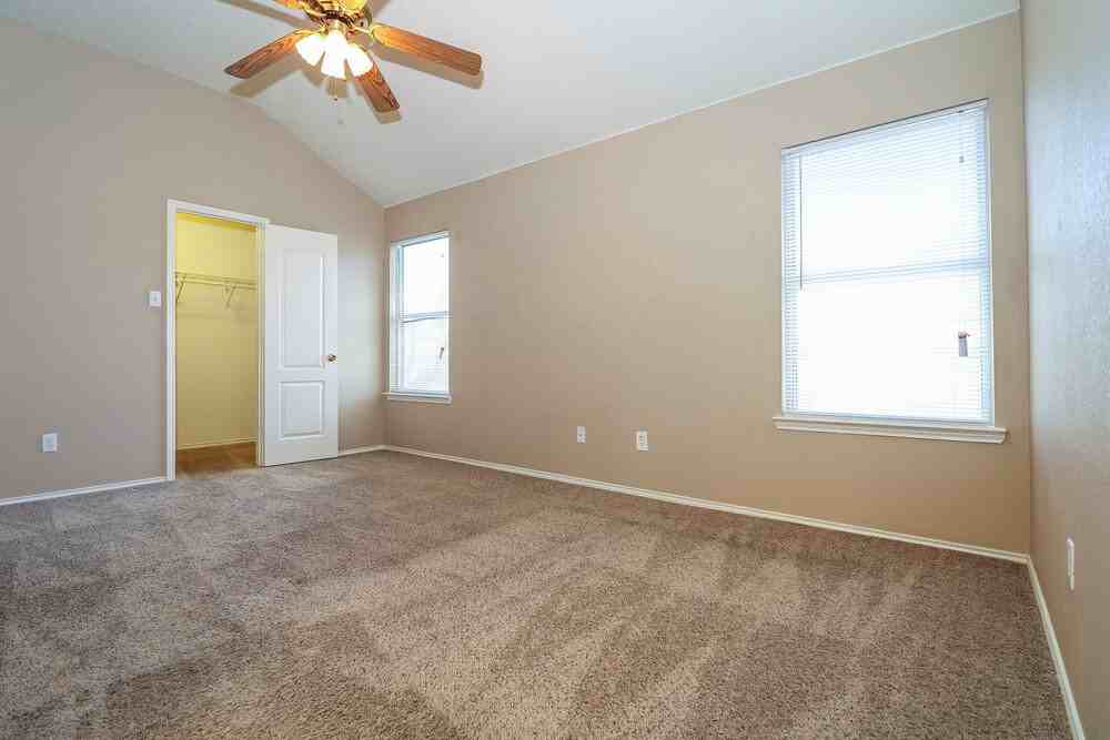 320 Montana Dr - Photo 6 of 18