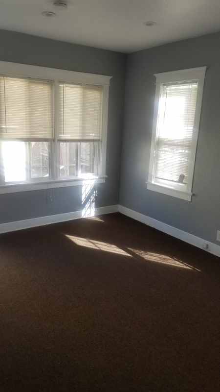 1342 W 29th St - Photo 3 of 6