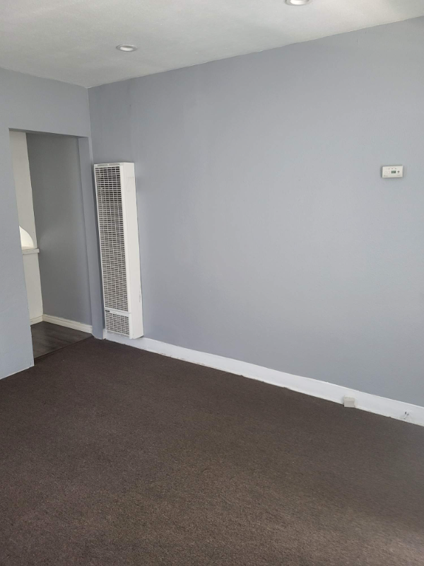 1342 W 29th St - Photo 5 of 6