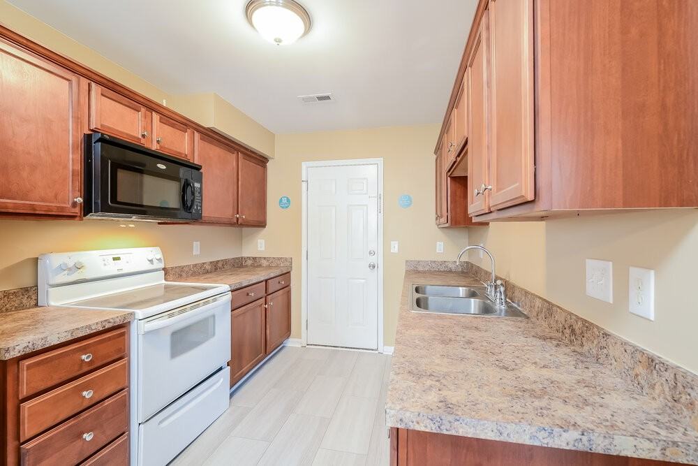 3384 Tinley Park Dr - Photo 7 of 17