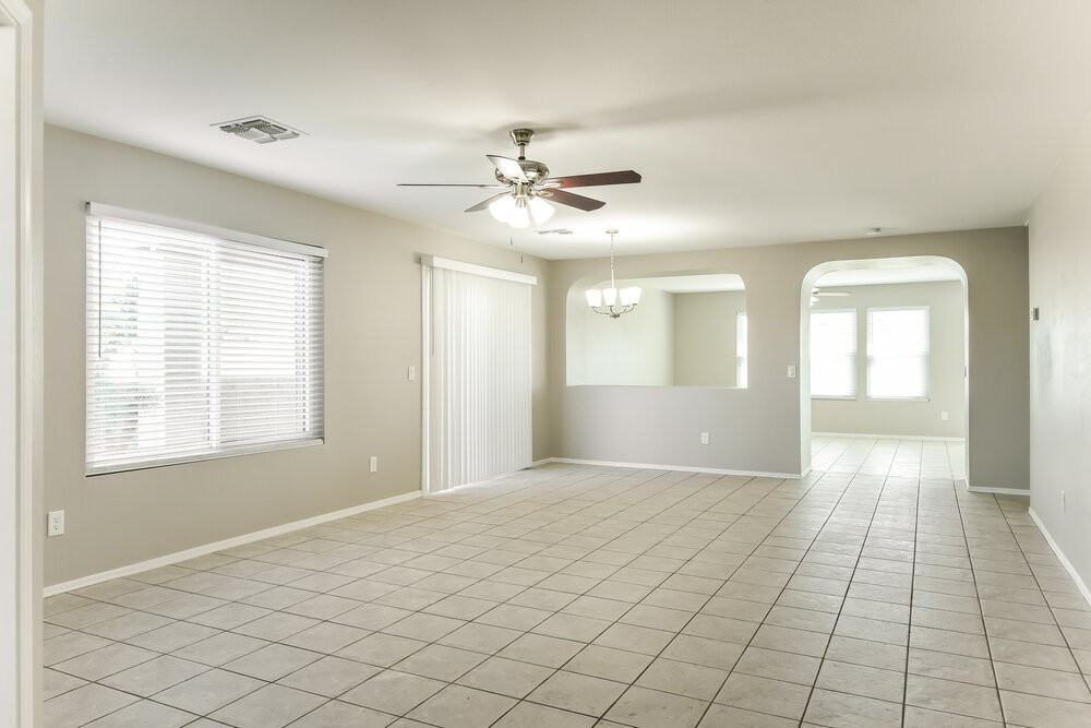 10509 W Angels Ln - Photo 3 of 19