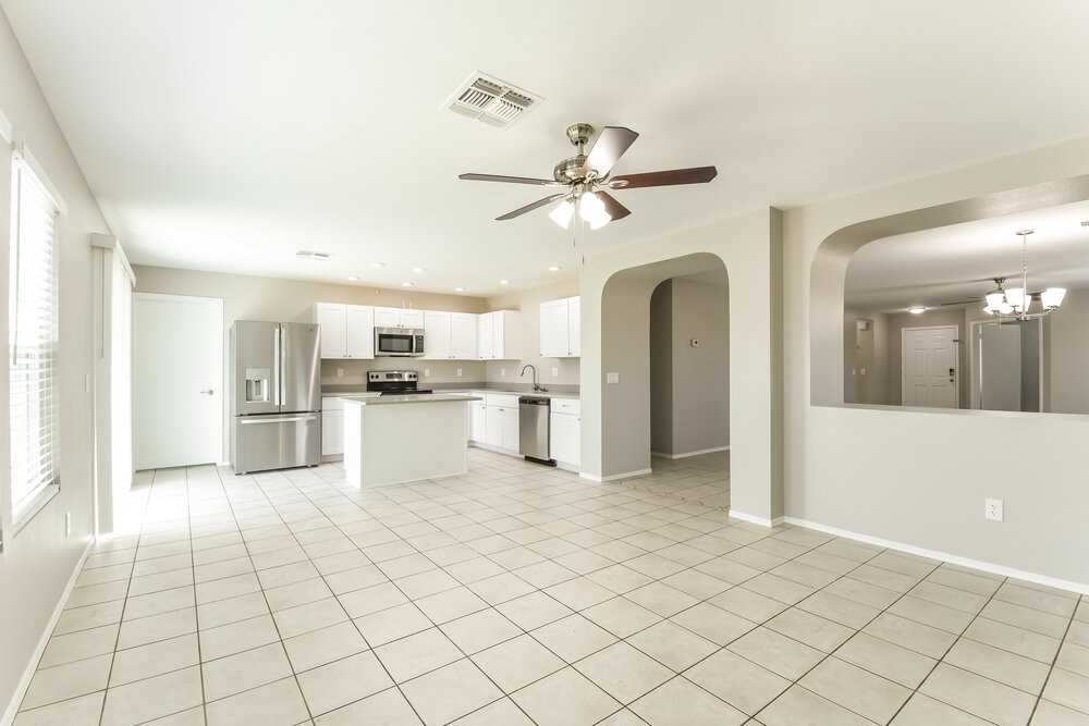 10509 W Angels Ln - Photo 6 of 19
