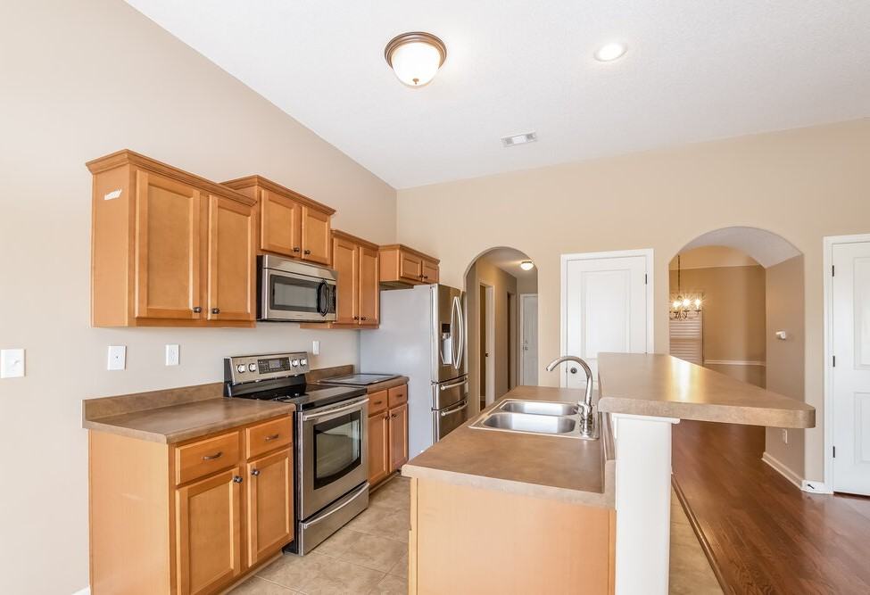 12379 Bevan Dr - Photo 5 of 17