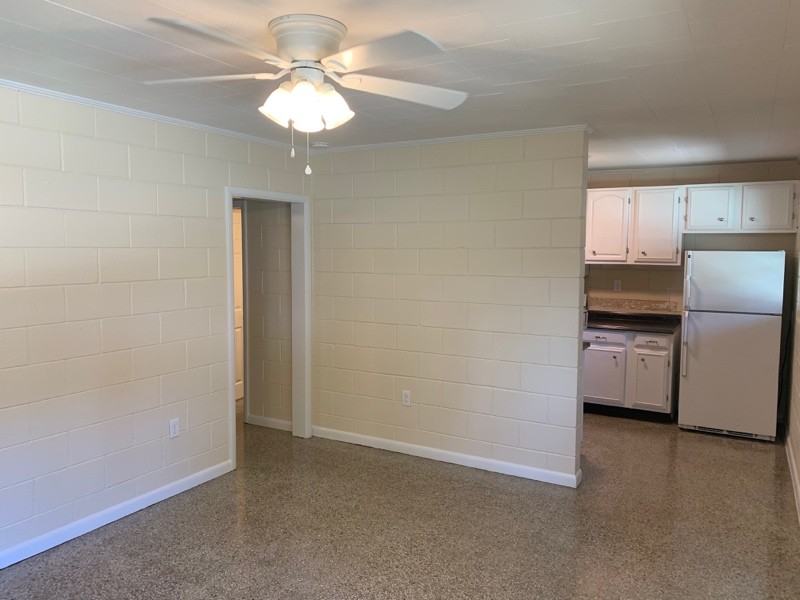1619 25th St - Photo 4 of 8