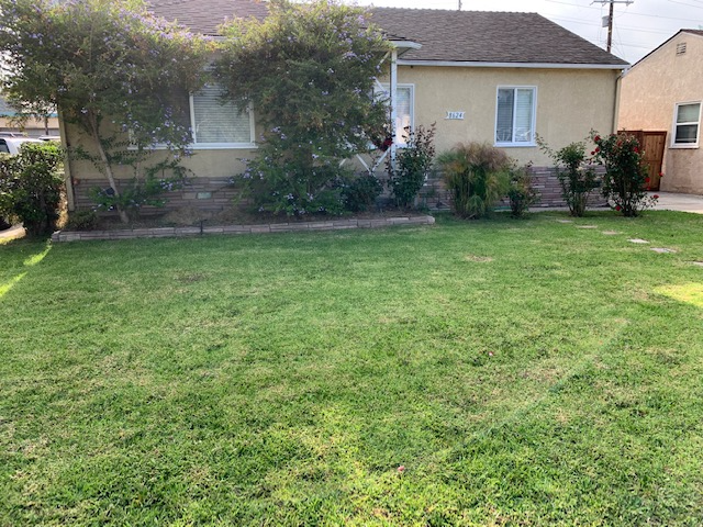 8624 Lilienthal Ave - Photo 3 of 43