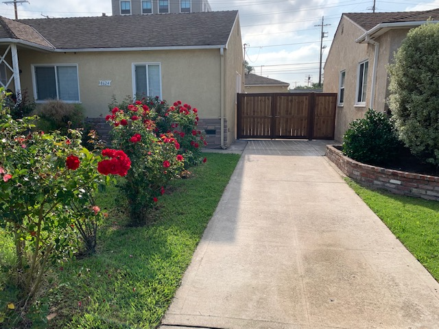 8624 Lilienthal Ave - Photo 5 of 43