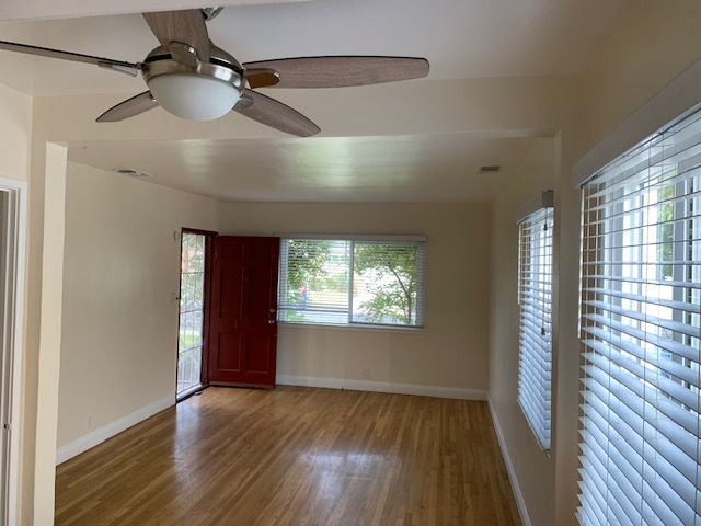 8624 Lilienthal Ave - Photo 7 of 43