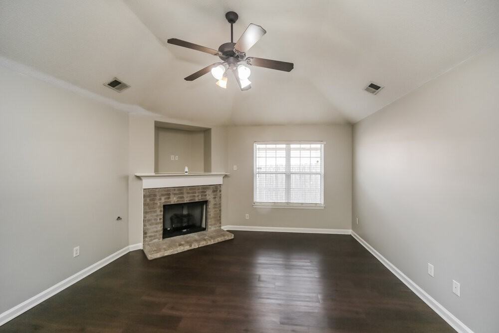 1719 Brentford Cv - Photo 4 of 19