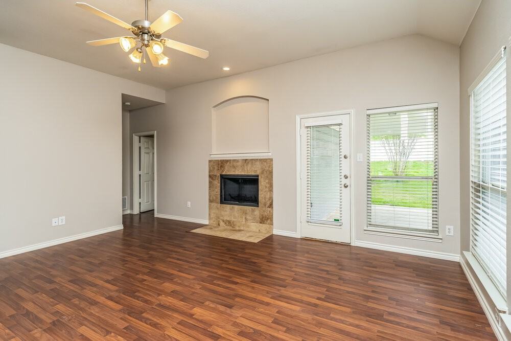 419 Creekview Dr - Photo 3 of 16