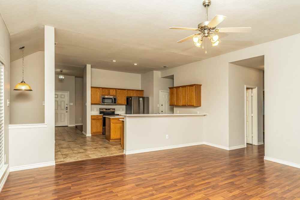 419 Creekview Dr - Photo 4 of 16