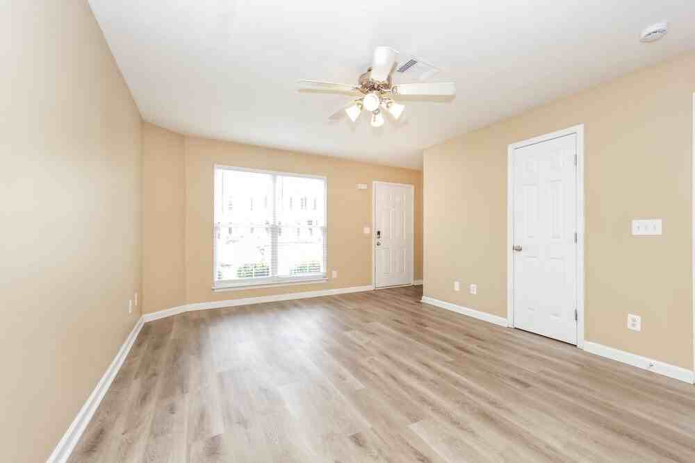 8034 Logan Dr - Photo 4 of 17