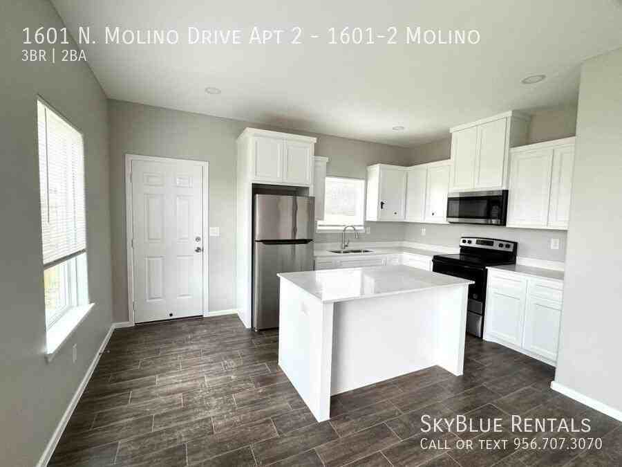 1601 N Molino Dr Apt 2 - Photo 3 of 18