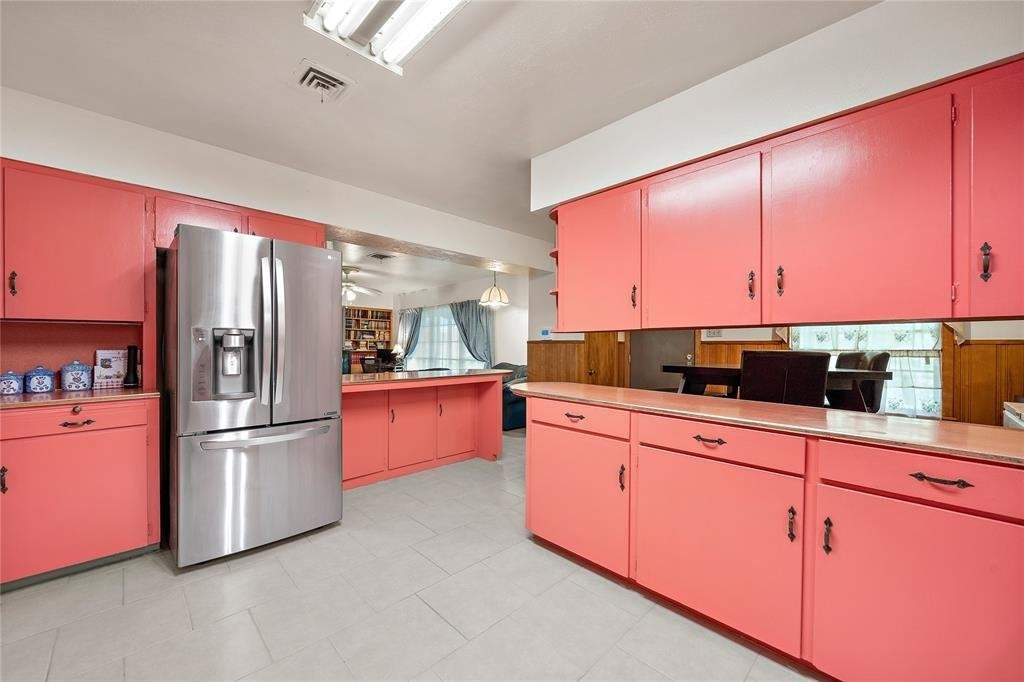 202 Avenue J - Photo 6 of 19