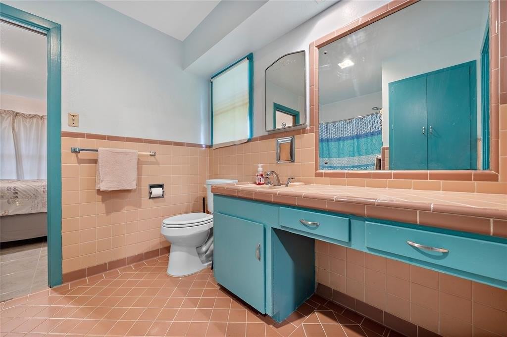 202 Avenue J - Photo 6 of 12