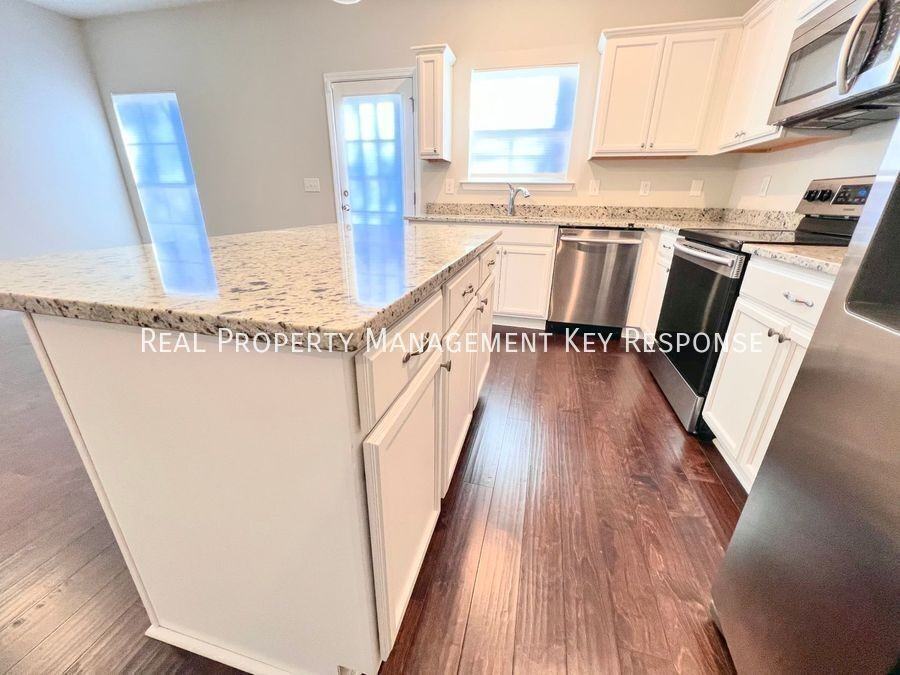 3032 Thornbury Pl - Photo 4 of 14