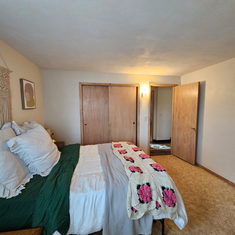 305 N Hickory St - Photo 3 of 17