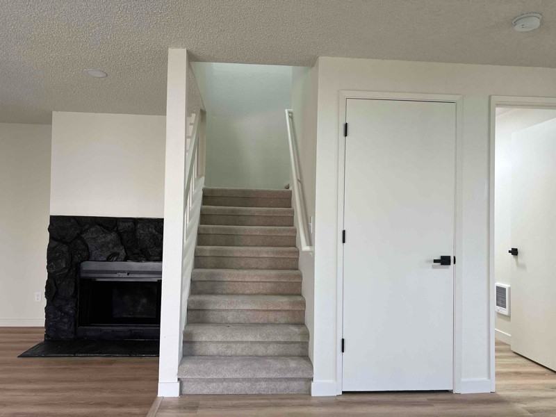 906 Ne Hacienda Ct - Photo 3 of 7