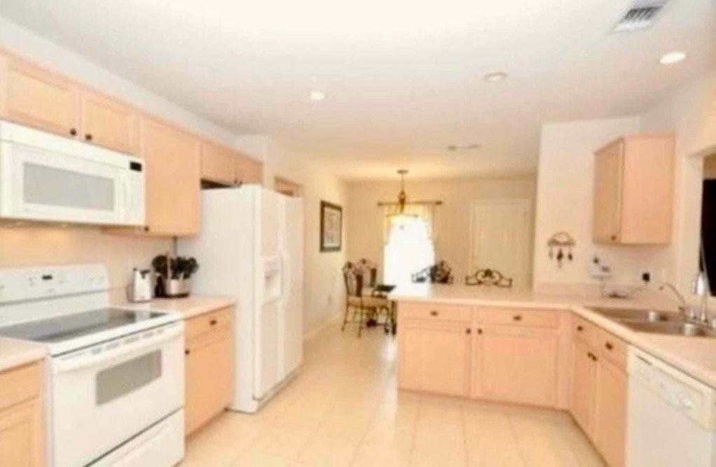 9008 Gainsborough Dr - Photo 4 of 24