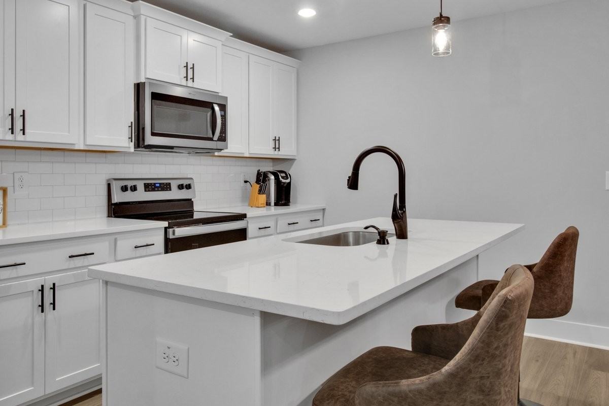 1122 Johnson St - Photo 3 of 17