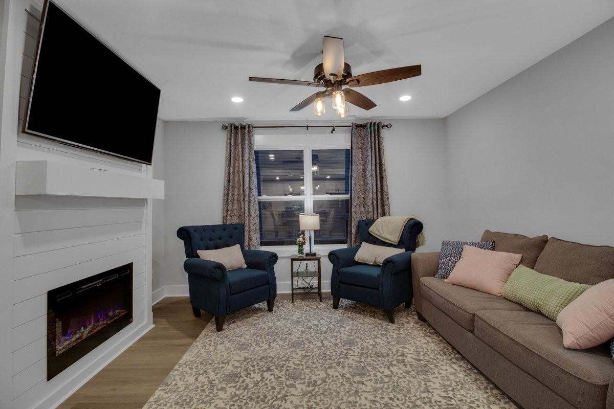 1122 Johnson St - Photo 6 of 17