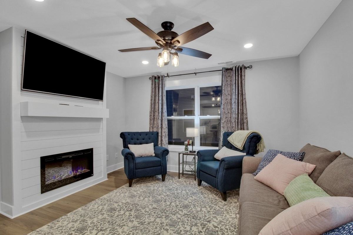 1122 Johnson St - Photo 7 of 17