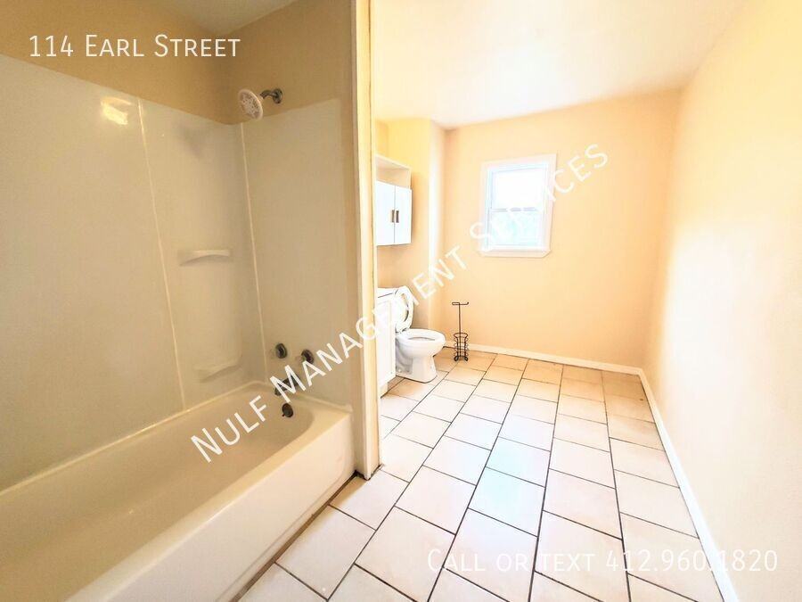 114 Earl St - Photo 5 of 6