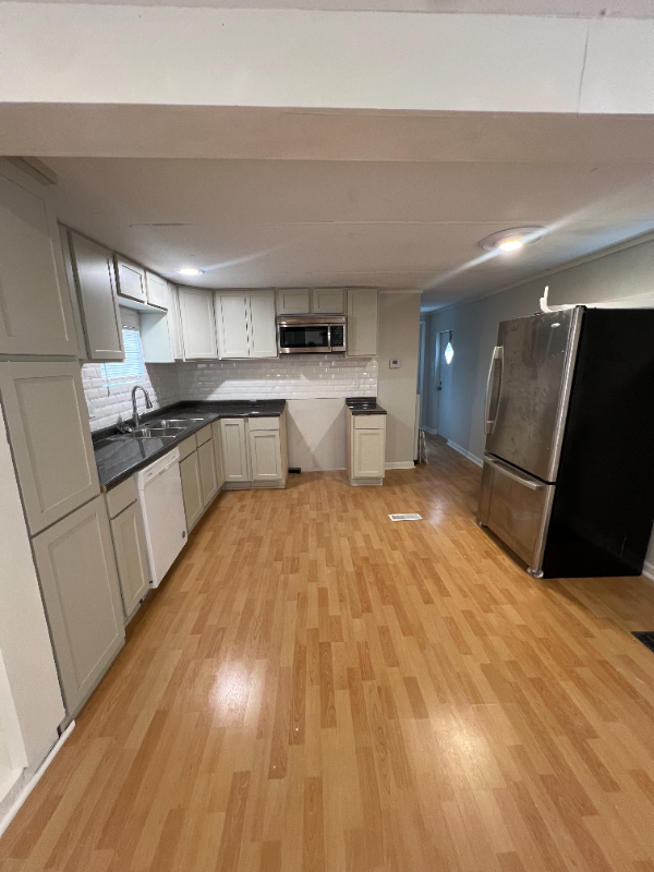 242 Dogwood Cir - Photo 2 of 8