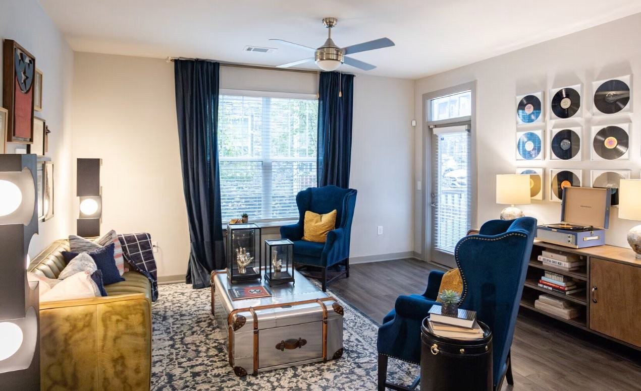 1122 N Clark St #1510 - Photo 2 of 9