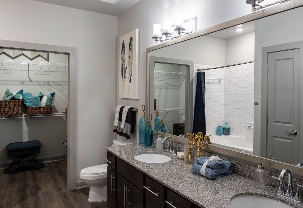 1122 N Clark St #1510 - Photo 5 of 9