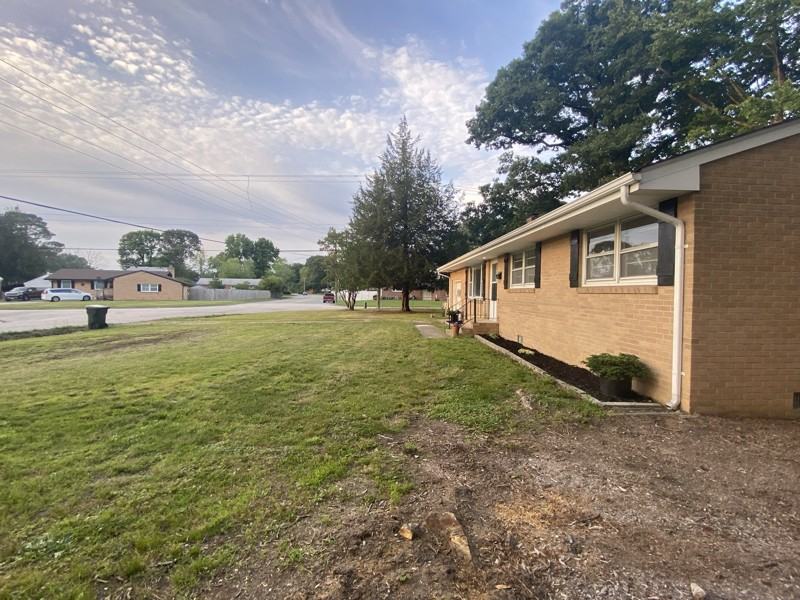 298 Eastwood Dr - Photo 3 of 23