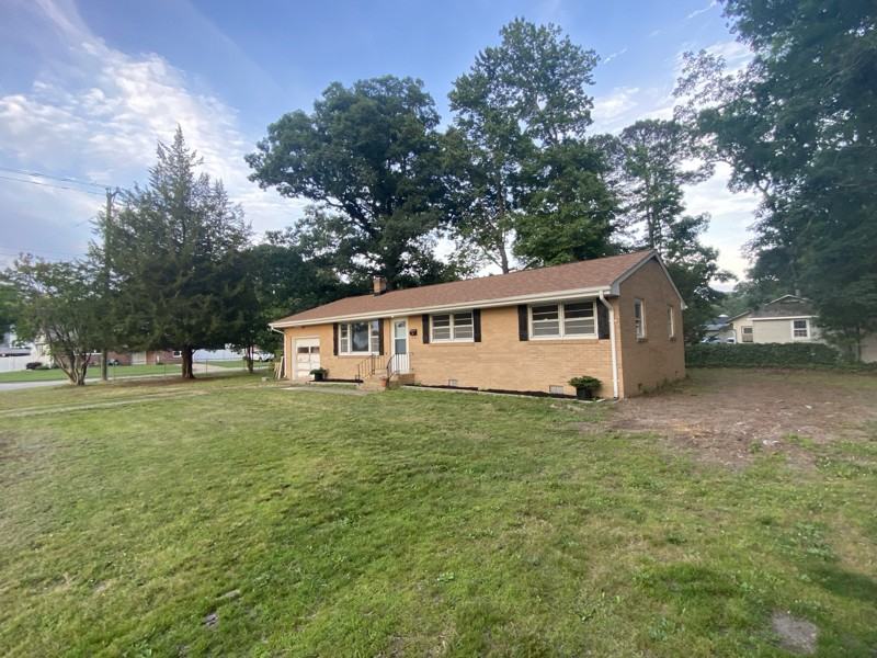 298 Eastwood Dr - Photo 4 of 23