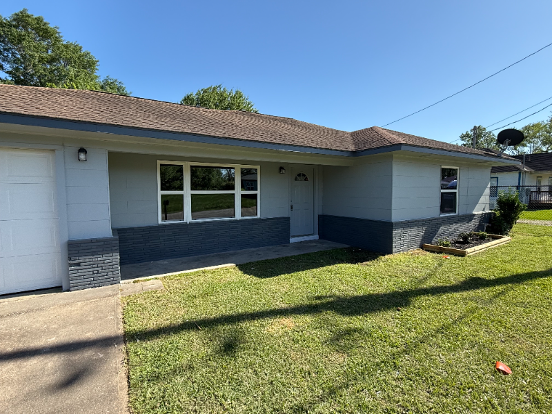 800 E Houston St - Photo 2 of 9