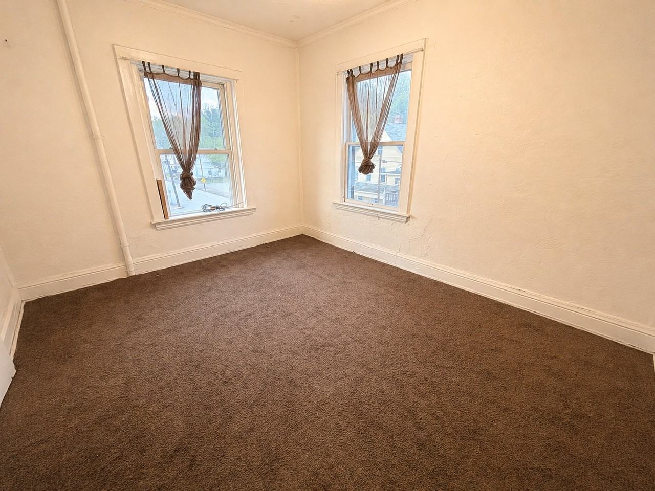 326 Main St #8 - Photo 4 of 7