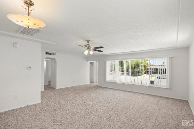 1018 Chester Pl - Photo 2 of 12