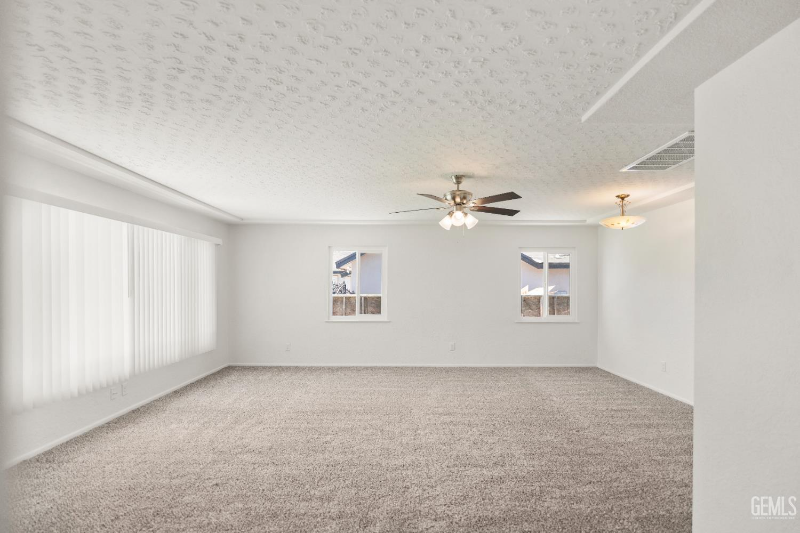 1018 Chester Pl - Photo 3 of 12