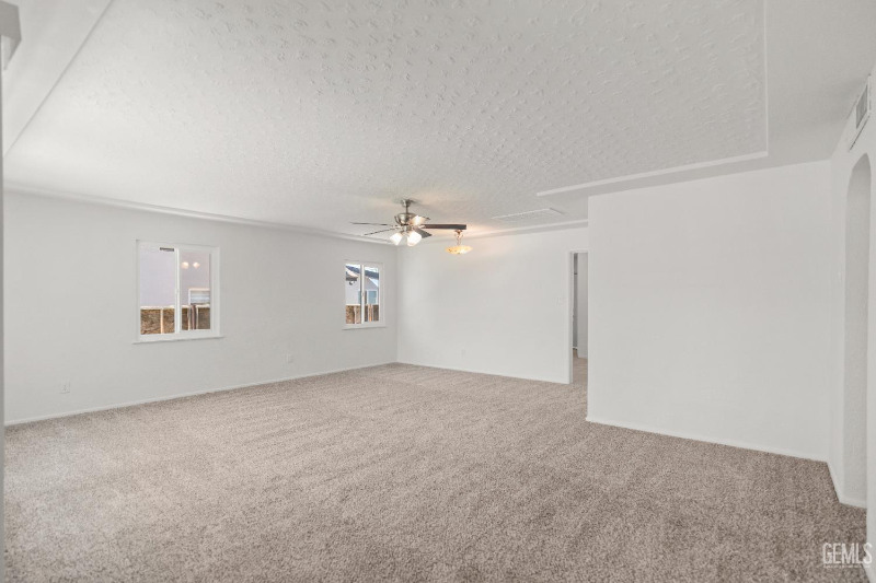 1018 Chester Pl - Photo 4 of 12