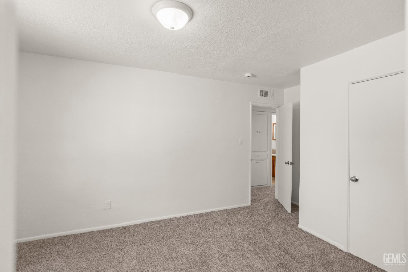 1018 Chester Pl - Photo 5 of 12