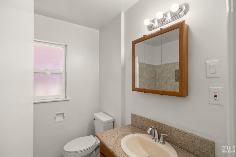 1018 Chester Pl - Photo 6 of 12