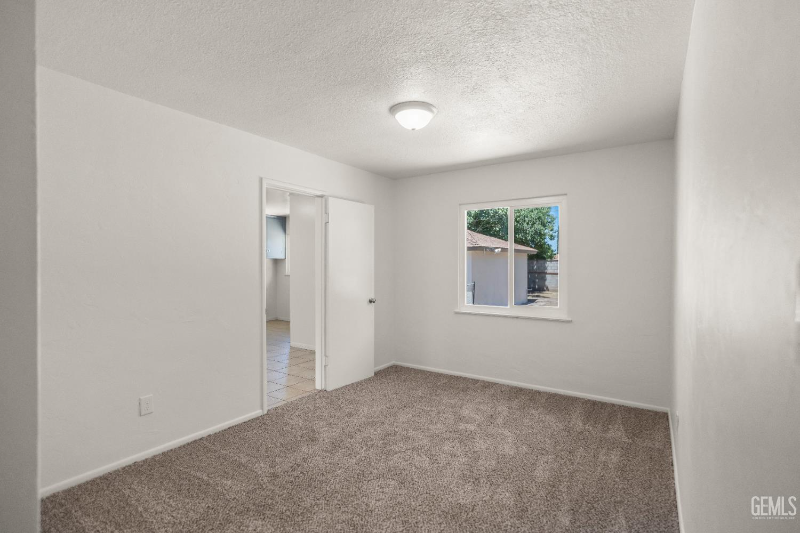 1018 Chester Pl - Photo 7 of 12