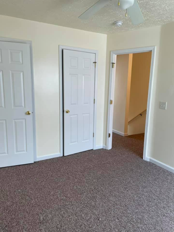 805 Mark St - Photo 3 of 4