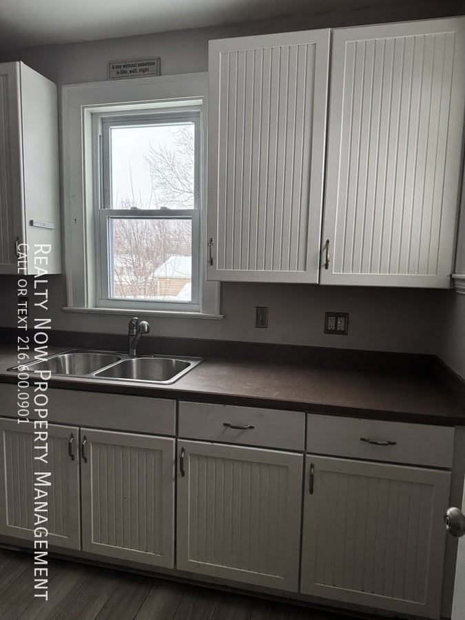9474 Roxbury Rd - Photo 3 of 10