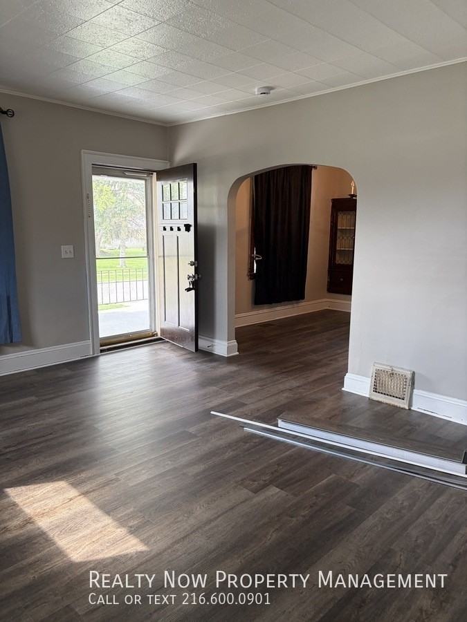 9474 Roxbury Rd - Photo 7 of 10