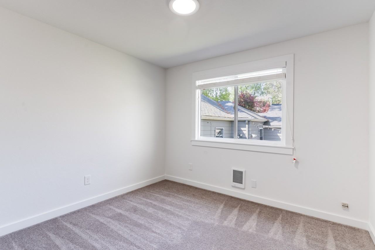 906 N 101st St - Photo 2 of 27